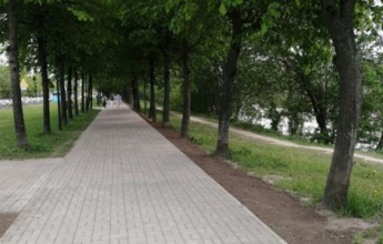 Мощение тротуарной плитки на Аллее Чернобыльцев